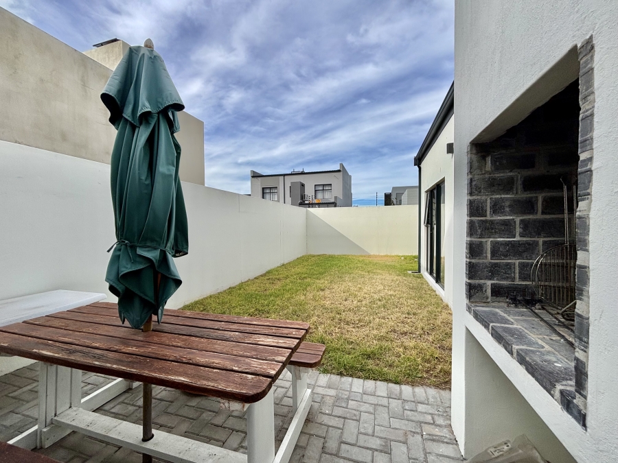 To Let 1 Bedroom Property for Rent in Sandown Western Cape